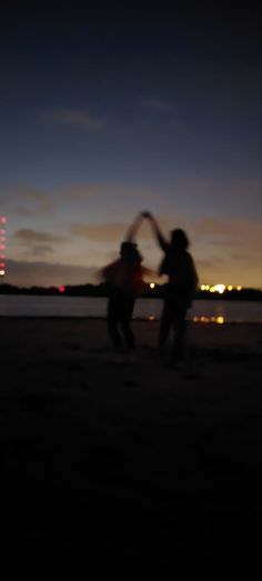 Silhouet of two people dancing on a beach. The sun is setting. Outdoor Night Aesthetic, Dancing Blurry Aesthetic, Aesthetic Dancing Wallpaper, Friends Aesthetic Profile Picture, Dancing On The Beach At Night, Happy Blurry Aesthetic, Dancing In The Night Aesthetic, Cute Couple Pics Blurry, Aesthetic Night Pics With Friends