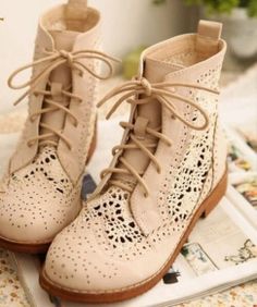 Lace Combat Boots, Hip Hip, Combat Boot, Cute Boots, 여자 패션, Crazy Shoes, Shoe Obsession, Mode Inspiration, Mode Style