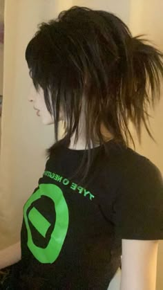 #cutehairideas #hairideas #hairinspos #aesthetic Grungy Short Hair, Long Spikey Hair, Messy Cute Hair, Chaotic Hairstyle, Cute Hairstyles Half Up, Layered Emo Hair, Tumblr Haircut, Alternative Haircuts Long