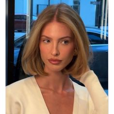 The 90s Bob, Long Bob Haircut Blonde, 90s Crop Hair, 90s Old Money Bob, 90s Layered Bob With Curtain Bangs, 90s Blonde Bob, 80s Bob Haircut, Old Money Blonde Bob, Growing Hair Out