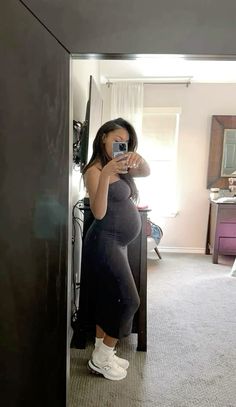 Early Pregnancy Outfits, Black Women Pregnant, New Balance 2002, Belly Photos