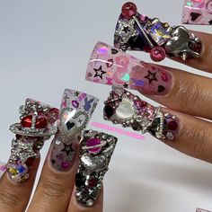 Y2k Junk Nails, Nails With Piercing, Piercing Nails, Junk Duck Nails, Duck Nails Y2k Hello Kitty, Rokku Gyaru Nails, Gyaru Duck Nails, Junky Duck Nail, Gyaru Nails Charms