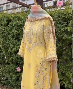 Curvy Casual Outfits, Punjabi Suits Designer Boutique, Boutique Names, Embroidery Fashion Detail, Trendy Suits, Fancy Suit, Simple Kurta Designs, Pakistani Fancy Dresses