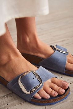 Big Buckle Birkenstock, Birkenstock Big Buckle, Shoe Hacks, Birkenstock Outfit, Staple Shoes, Crocs Fashion, Buckle Outfits