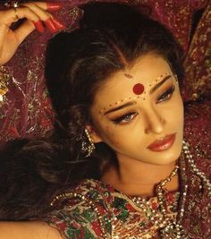 Aishwarya Rai Traditional Look, Aishwarya Devdas, Umrao Jaan, Mangalore, Indian Makeup