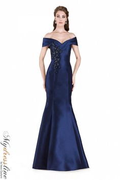 Looking for a knockout dress for your next special event? Check out the Rina Di Montella RD2602 Mikado dress. This gorgeous gown features a fitted bodice and a full skirt made of luxurious Mikado fabric. The rich colors and elegant silhouette are sure to turn heads, making this dress perfect for weddings, galas, or any other formal occasion. Dresses Light Purple, Off Shoulder Mermaid Dress, Plus Size Evening Gown, Chic Evening Dress, Mermaid Style Dress, Classy Gowns, Off Shoulder Gown, Long Dress Design, Unique Prom Dresses