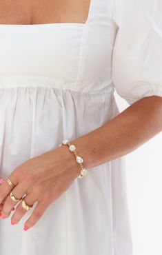 Elegant Everyday Cream Jewelry, Cream Pearl Chain Jewelry, Beaded Bracelets With Baroque Pearl Drop, Elegant Everyday Cream Bracelets, Everyday Pearl Jewelry With Gold Beads, Everyday White Pearl Drop Bracelets, Adjustable Cream Pearl Bracelet, White 14k Gold Filled Pearl Chain Bracelets, White 14k Gold Filled Pearl Chain Bracelet