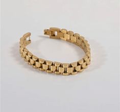 Hit them with a flex with the Roflex Bracelet. This sleek yet bold bracelet exudes luxury for any occasion. 18K Gold Plated Stainless Steel Water and Tarnish Resistant Lead and Nickel Free Panther Watch, Layered Gold Jewelry, Jewellery Photo, 18k Gold Bracelet, Chunky Bracelet, Chunky Bracelets, Gold Flats, Watch Chain, Gold Bracelet Chain