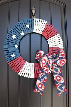 diy clothespin wreath for 4th of july Red White And Blue Decor, Patriotic Crafts Diy, White And Blue Decor, Clothespin Crafts Christmas, Clothespin Diy Crafts