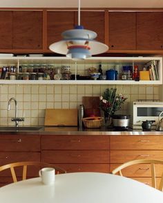 the kitchen is clean and ready to be used for dinner or other mealtimes