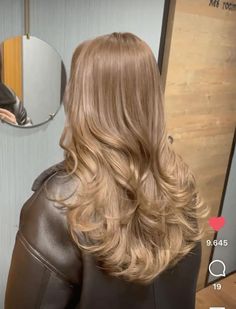 Machiaj Smokey Eyes, Beige Blonde Hair, Color Tips, Trending Hair, Beige Hair, Brown Hair Looks, Vacation Hairstyles, Brown Hair Inspo, Hairstyles 2024