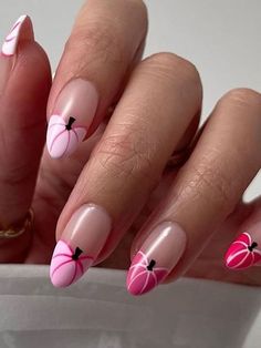 pink pumpkin French tips Halloween Tips Nails, Pumpkin French Tips, Nude Pumpkin Nails, Pink Pumpkin Nails Fall, Halloween Gel Manicure Ideas, October Nail Designs Short, Fall Nails With Pink, Autumn Nails Pink, Pumpkin French Tip Nails