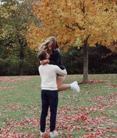 Bf And Gf Height Difference, Poses For Fall Pictures With Boyfriend, Fall Photoshoot Bf And Gf, Bf Gf Fall Pictures, Height Difference Couple Aesthetic, Cute Couple Pics At Pumpkin Patch, Cute Fall Pictures For Couples Pumpkin Patch, Easter Poses, Height Difference Couple