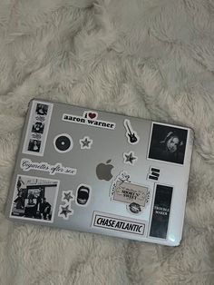 #mac #macbookpro #stickers #macbookstickets Macbook Aesthetic Stickers, Mac Book Aesthetic, Macbook Covers, Macbook Stickers, Mac Book, Cover Ideas