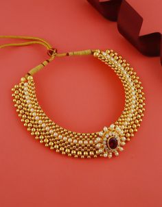 Maharashtrian Necklace Gold, Maharashtrian Gold Jewellery, Tushi Necklace Gold, Maharashtrian Jewellery Traditional, Thushi Necklace Gold, Gold Thushi, Thushi Designs, Thushi Necklace, Coloured Jewellery