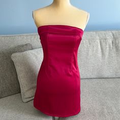 Never Worn. Gorgeous Spring Strapless Bodycon Dress For Formal Occasions, Spring Formal Strapless Bodycon Dress, Spring Formal Bodycon Strapless Dress, Spring Dinner Stretch Mini Dress, Strapless Stretch Mini Dress, Summer Dinner Mini Dress With Lining, Summer Dinner Mini Dress Lined, Chic Lined Mini Dress For Dinner, Elegant Mini Dress For Dinner