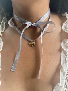 Ribbons As Accessories, Ribbon Locket Necklace, Ribbon As Necklace, Lace Ribbon Necklace, Ribbon Bow Jewelry, Blue Ribbon Necklace, Ribbons In Clothes, Ribbon Accessories Fashion, Red Ribbon Necklace