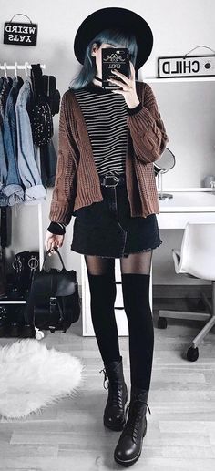 Grunge Winter Outfits, Grunge Fashion Winter, Mode Edgy, Winter Hipster, Grunge Outfits Winter, Hipster Goth, Grunge Looks, Pop Punk Fashion, Trendy Winter Fashion