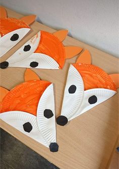 some paper plates that have been made to look like foxes