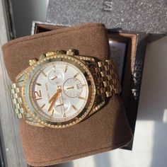 Brand New, Never Worn Gold Michael Kors Watch. Has Been Sitting In The Box Since It Was Purchased. Still Has Clear Stickers On The Band. Michael Kors Runway, Watches Women Michael Kors, Gold Michael Kors Watch, Rolex Women, Accessories Gold, Clear Stickers, Michael Kors Accessories, Women Diamond, Rose Gold Watch