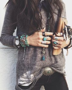 Accesorios! Nunca los subestimes. Vetement Hippie Chic, Hippie Elegante, Looks Hippie, Edgy Boho, Edgy Outfit, Estilo Hippy, Mode Hippie