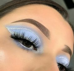 Blue Quinceanera Hairstyles, Light Blue Xv Makeup, Cinderella Themed Makeup, Blue Makeup Quinceanera, Light Blue Silver Eye Makeup, Light Blue Make Up Looks, Light Blue Wedding Makeup, Makeup Looks Light Blue, Cinderella Quince Makeup