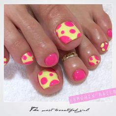 Funky Toenail Designs, Pedicure Art Designs, Cute Pedicure Ideas Toenails, Kendall Nails, Summer Toes 2024, Toenails Polish, Yellow Toe Nails, Red Toes, Kids Nail Designs