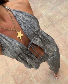 Silver Outfit, Uggs Boots, Stars Necklace, Fest Outfits, Ibiza Outfits, Summer Beach Vacation, Party Fits, Fall Clothes, Stockholm Fashion