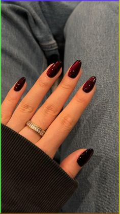 holiday nails, spooky nails, new years nails, glass nails, nail trends, christmas nails, fall nail trend Red Chrome Nails, Deep Red Nails, Red Ombre Nails, Wine Nails, Velvet Nails, Blush Nails, Glass Nails, Cat Eye Nails, Metallic Nails