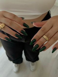 Dark Green Nails, December Nails, Casual Nails, Girls Nails, Minimalist Nails, Nail Art Ideas, Pretty Acrylic Nails, Best Acrylic Nails