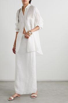 A white linen shirt is invaluable to your wardrobe, and The Row's 'Brant' version is cut in a relaxed fit that makes it feel all the more effortless. It has airy blouson sleeves and a box pleat at the back. Wear yours half-tucked into tailoring or open over a floaty dress. Linen Skirt Outfit, Linen Shirt Outfit, White Linen Skirt, White Linen Shirt, Floaty Dress, White Linen Dresses, Linen Fashion, Linen Shirt Dress, Linen Casual