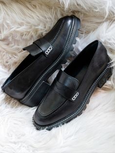 Bernardo1946's Chandler Platform Loafer in Black Leather Loafers Trend, Platform Loafers, Leather Upper, Black Leather, Loafers, Faux Leather, Sleek, Thing 1, Bring It On