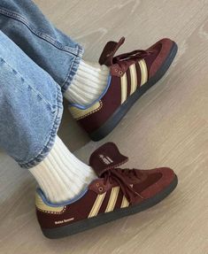 Trendy Sneakers For Women, Adidas Gazelles, Look Adidas, Basic Shoes, Shoes Hack, Shoe Wishlist, Aesthetic Shoes, Sneakers For Women