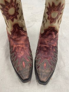 Rare Suede Snip Toe Cowboy Boot Excellent condition Size W 7.5-8.5 Horseshoe Cowboy, Spring Boots, Cowboy Boot, Vintage Heart, Vintage Designer, Vintage Children, Cowboy Boots, Vintage Designs, Accessories Hats