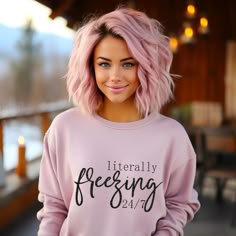 Tasteful Colored Hair, Plus Size Lob Haircut, 2024 Hair Styles, Dark And Light Hair, Short Hair Colors, Peekaboo Hair Colors, Pink Hair Color, Light Pink Hair, Mom Cut