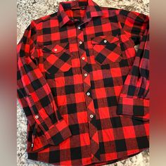 M New Design In Italy Flannel Shirt Mens Red Black Plaid Two Pockets Long Sleeve New Without Tags Black Flannel Tops With Pockets, Classic Red Flannel Shirt With Pockets, Black Flannel Shirt With Pockets, Red Cotton Flannel Shirt With Pockets, Red And Black Plaid, Black Plaid, Casual Shirts For Men, Flannel Shirt, News Design