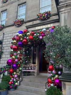 christmas decorations decorate the outside of a building