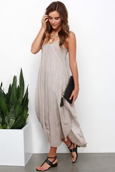 Black Swan Social Midi Dress at Lulus.com! Taupe Midi Dress, Poolside Cocktails, Freakum Dress, The Black Swan, Taupe Dress, Social Dresses, Lunch Date, Spring Summer Dress, Black Swan