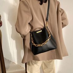 Emma Bucket Bag – Olives Minimalist Bag, Gold Bag, Black Crossbody, Shein Style, Black Bag, Trendy Fashion Women, Bag Straps, Shoulder Bag Women, Cross Body Handbags