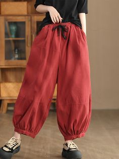 Expertly crafted for both comfort and style, these Women's Autumn Casual Solid Spliced Cotton Harem Pants will elevate your wardrobe this season. Made with soft, durable cotton and a trendy spliced design, these pants are perfect for any casual setting. Stay in fashion without compromising on comfort. Feature Item Code: 7657523740734 Material: 65%Cotton 35%Polyester Pattern: Solid Length: Ankle Length Pants Type: Harem Pants Highlight: Pocket.Elastic Waist Season: Autumn.Winter Details: Pockets The model height:166cm.weight:50kg Washing Recommendations: At 40 or 60 degrees . Wash it with the colored laundry. add a colored detergent. Hand wash or machine wash.