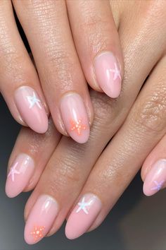 starfish nails nail art beach holiday maldives sand sea ocean Gel Nail Designs Holiday, Holiday Nail Art Summer, Sunny Holiday Nails, Starfish On Nails, Beach Nails Starfish, Tropical Nails Simple, Simple Holiday Nails Summer, Hawaii Summer Nails, Holiday Nails Biab