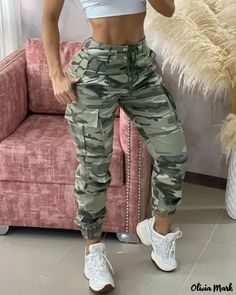 Olivia Mark - Pantalón cargo con estampado de camuflaje y bolsillo con cordón Trousers Women Casual, Casual Chique Stijl, Celana Kargo, Estilo Harajuku, Camouflage Cargo Pants, Trouser Outfits, Black Cargo Pants, Chic Type, Harajuku Streetwear