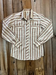 9/10 condition worn but no mjaor flaws measurements: length: 28 in. width: 20 in. sleeve: 24.5 in. Ranching Outfits, Western Glam Outfit, Granola Western, Punchy Outfits, Western Outfit Ideas, Western Fashion Jewelry, Western Glam, Buy Boots