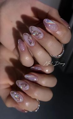 Wedding Nails Iridescent, Structure Gel Manicure Design, Simple Minimalist Nail Art, Cute Glittery Nails, Nail Design Elegant Classy, Almond Jewel Nails, May Almond Nails, Nails Acrylic For Prom, Butterfly Design Nail Art