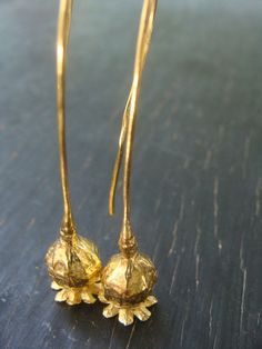 18K Vermeil Poppy Pod Long Hoops -- Nature Cast -- Poppy Earrings -- Botanical Jewelry by ManiDesigns on Etsy https://www.etsy.com/il-en/listing/88270584/18k-vermeil-poppy-pod-long-hoops-nature Nature-inspired Gold Earrings For Anniversary, Elegant Poppy Colored Jewelry Gift, Poppy Earrings, Poppy Pods, Bijoux Art Nouveau, Cast Glass, Electroformed Jewelry, Botanical Jewelry, Nature Jewelry