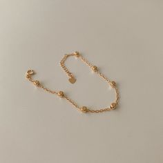 Delicate Gold Bracelet, Gold Bracelet Simple, Gold Jewelry Outfits, Fancy Jewelry Necklace, Jewelry Bracelets Gold, Bangles Jewelry Designs, Gold Jewelry Simple, Hand Bracelet, Stylish Bracelet