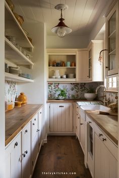 Cozy kitchen with wooden countertops, floral wallpaper, white cabinets, and open shelves displaying dishes. Very Small Galley Kitchen, Cozy Apartment Kitchen, Caroline Winkler, Small Narrow Kitchen, Ivy Kitchen, Galley Kitchen Ideas, Small Galley Kitchen, Galley Kitchen Design, Light Wood Cabinets