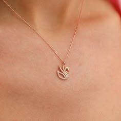 Elegant Pendant Necklace, Silver Pendant Ideas, Chain Pendant Designs, Necklace Pendant Design, Gold Pendant Designs, Pendent Design, Swan Jewelry, Swan Pendant, Necklace Pendent