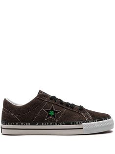 brown calf suede contrast stitching signature star patch to the sides logo patch at the tongue front lace-up fastening branded heel counter flat rubber sole Low-top Suede Sneakers With Laces, Sporty Suede Low-top Sneakers, Converse Low-top Suede Sneakers, Brown Low-top Sneakers With Logo, Brown Low-top Sneakers With Perforations, Converse Low, Converse Low Tops, Brown Sneakers, Suede Fabric