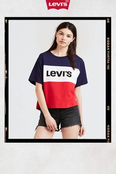 Relax and look sharp in colorblock as bold as you are. Sportswear-logo inspired, this Levi's® tee has the look of the American flag. Jeans Store, Levis T Shirt, Peacoats, Color Block Tee, Mens Workwear, Logo Tees, Jacket Outfits, Tshirt Print